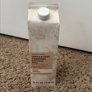 Bath & Body Works Gentle & Clean Foaming Hand Soap Refill WHITE PUMPKIN